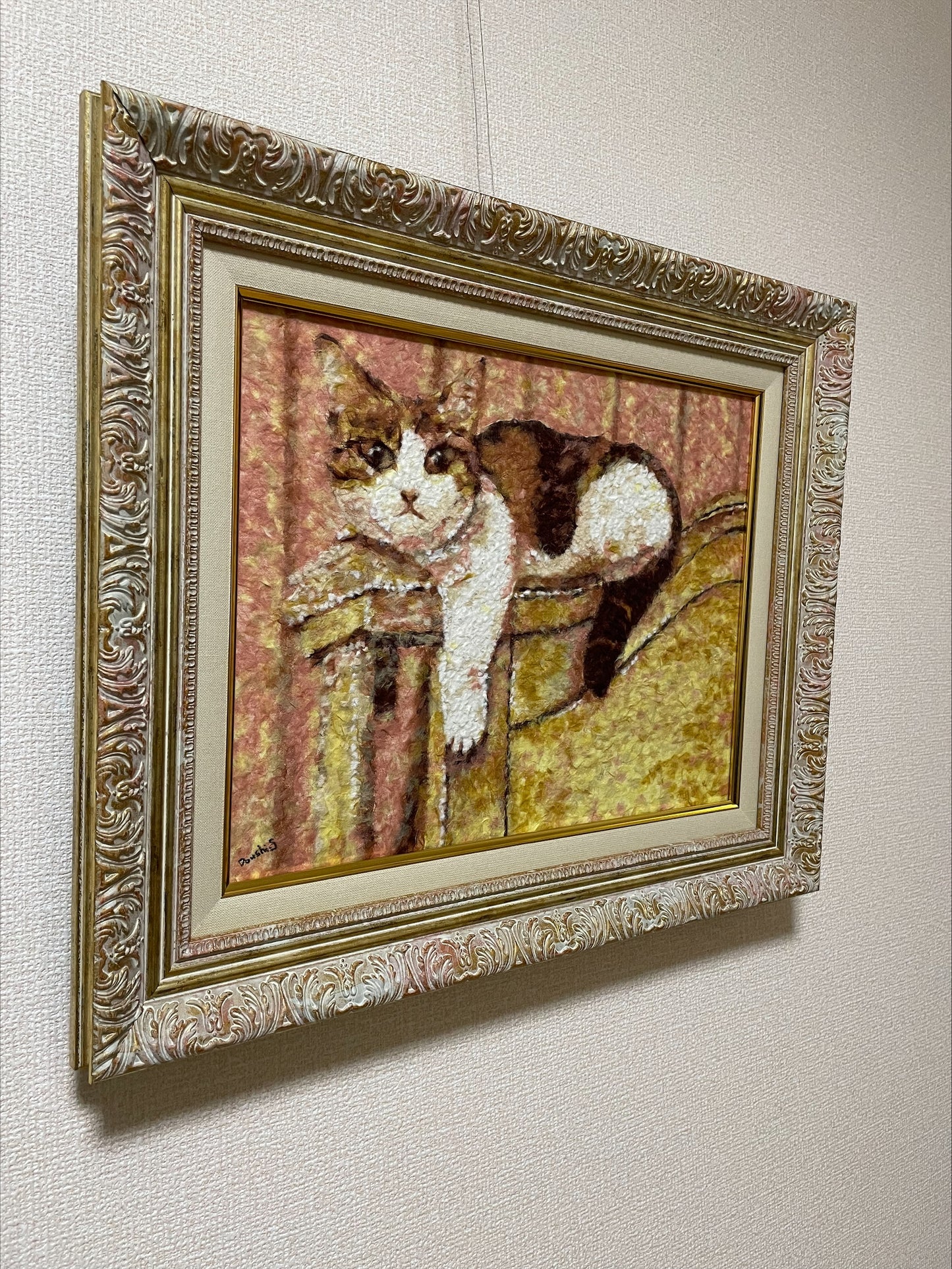 C4 「ベッドでくつろぐタピ」