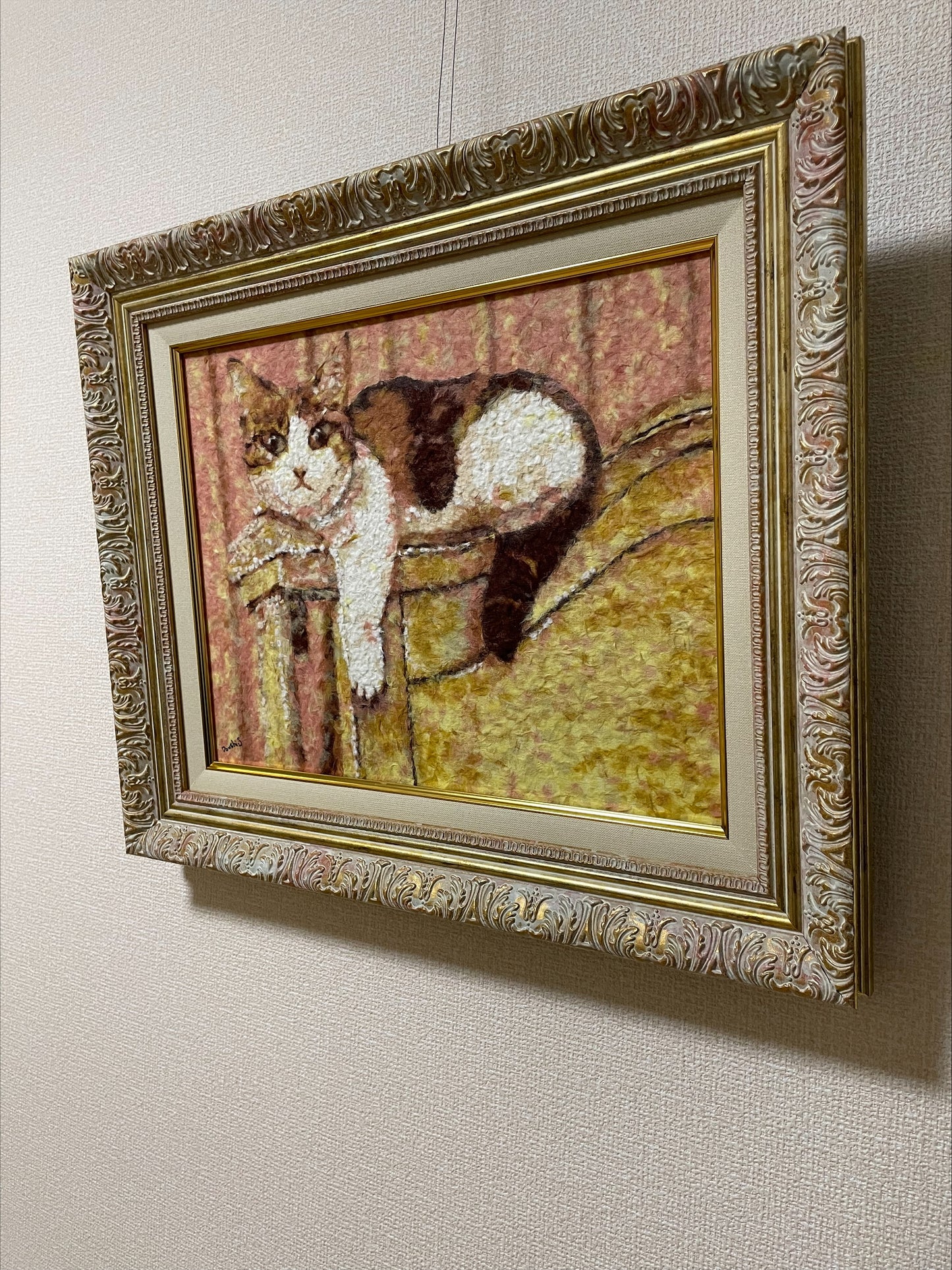 C4 「ベッドでくつろぐタピ」