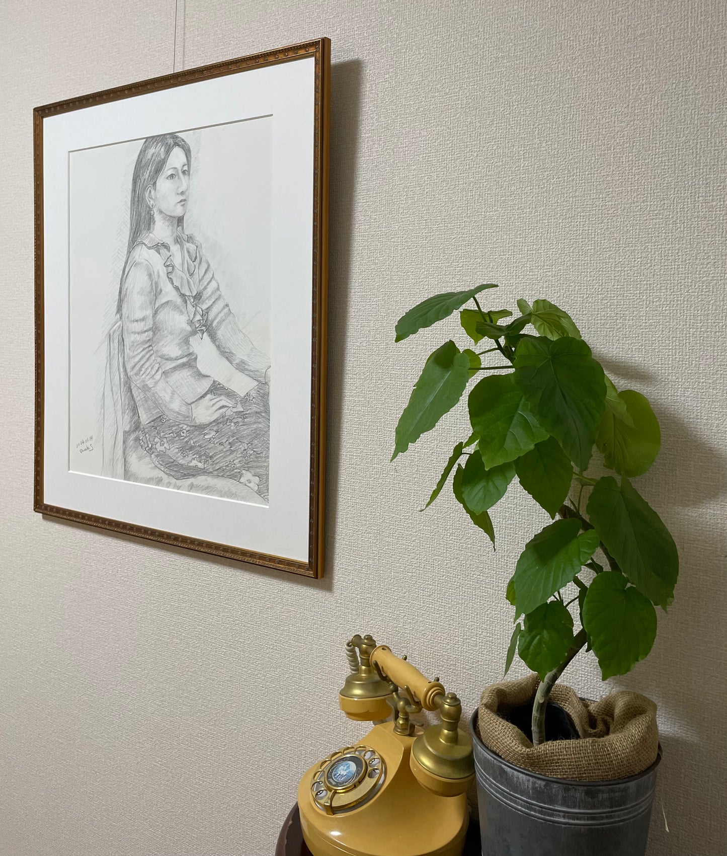 S14　「座るユウカ」