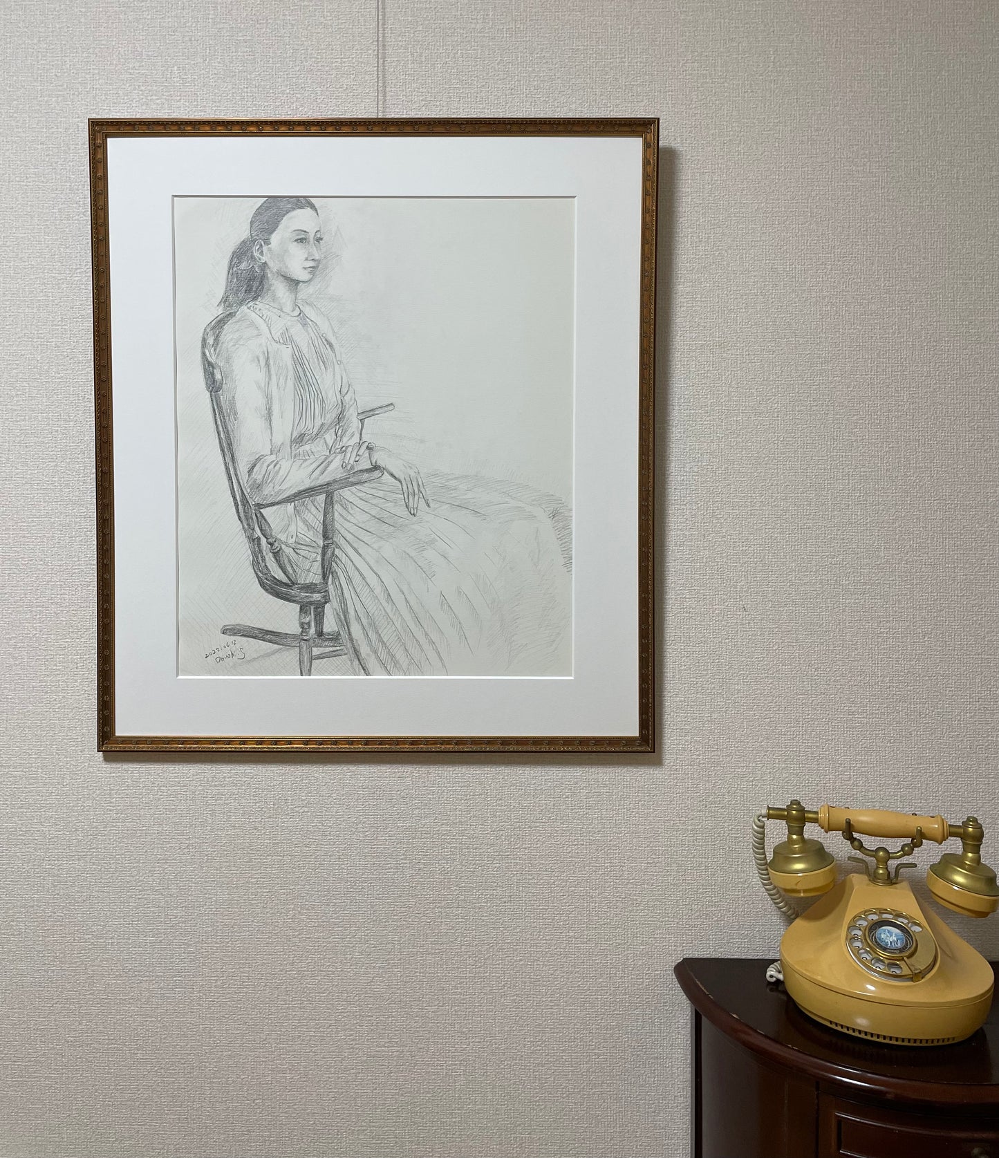 S8 「Mayo　sitting in a rocking chair」